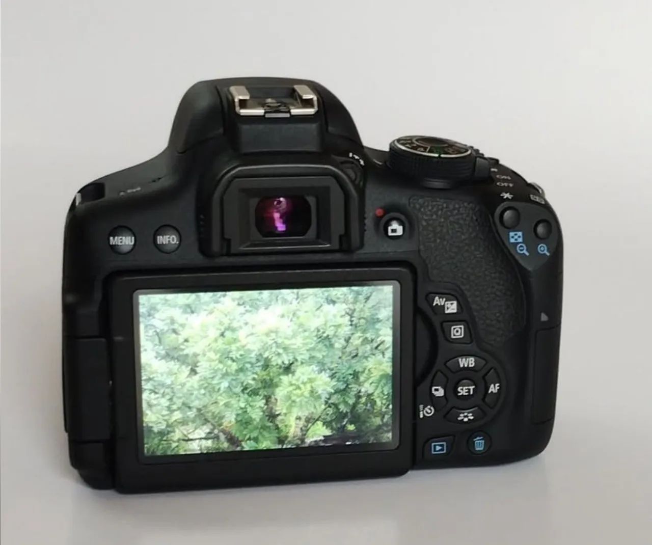 Câmera Canon EOS Rebel T6i Completa Wi-Fi 24mp Tela Articulada  - Foto 4