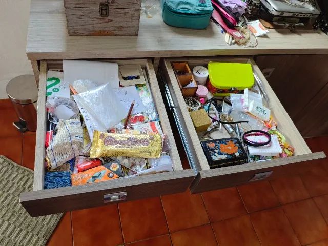 Cama com escrivaninha, portas e gavetas - Foto 5