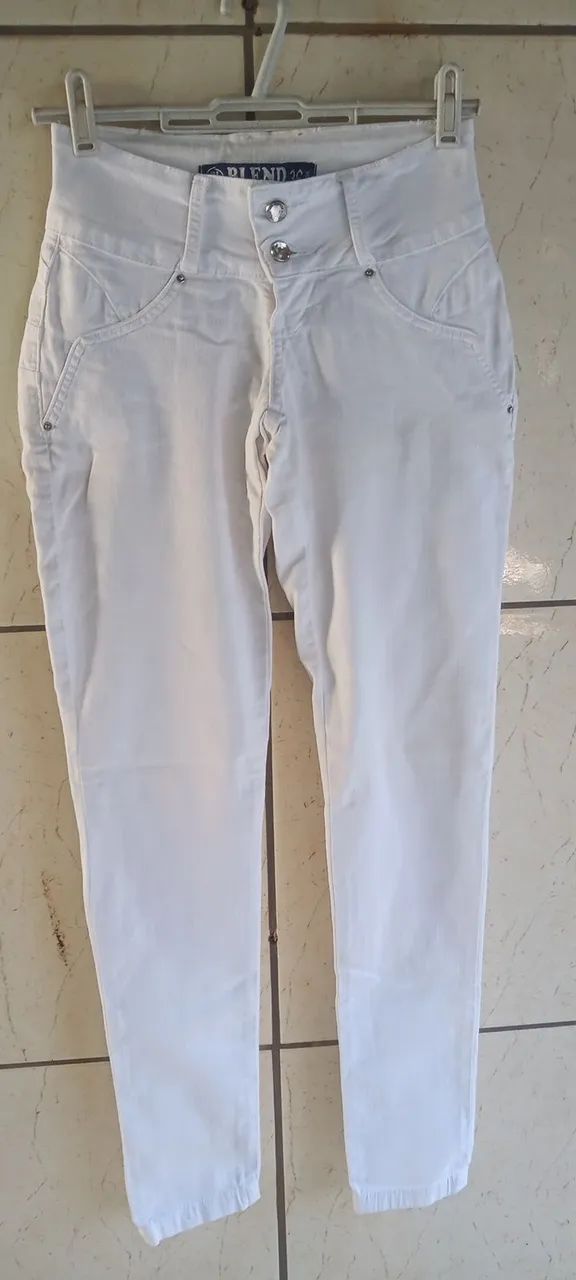 Calça Jeans Feminina com Barra Desfiada - Foto 6