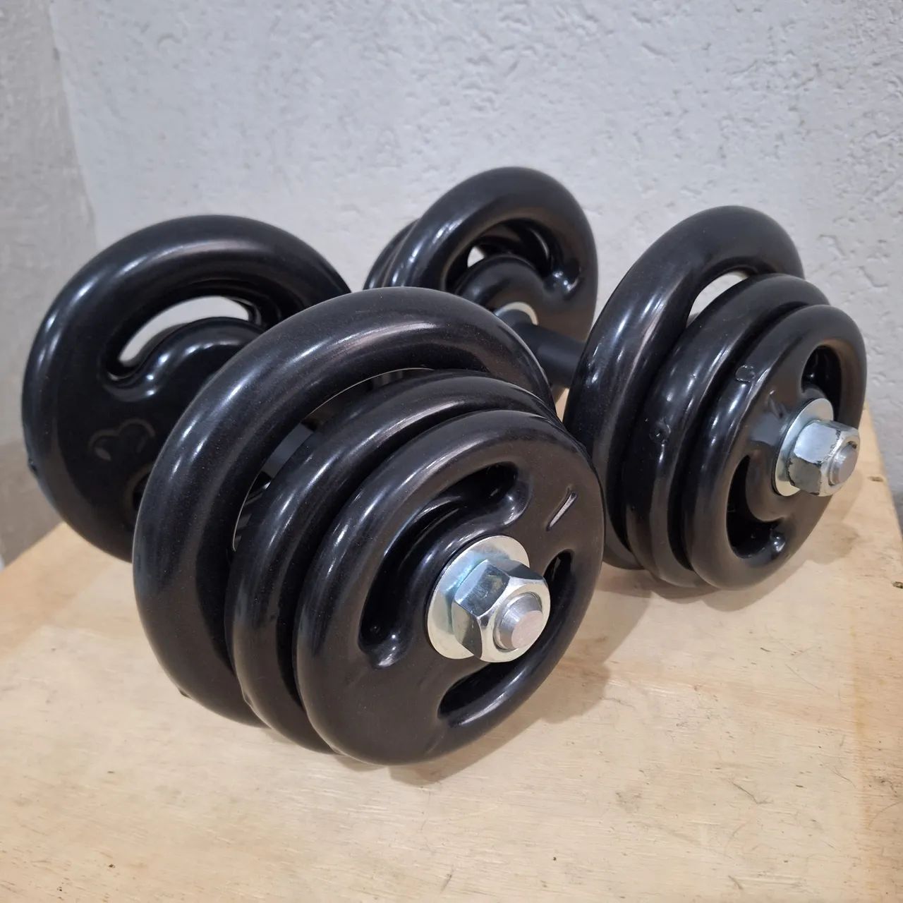 Kit Halteres #12 - 24KG Anilhas Emborrachadas + 2 Barras 33cm Rosqueada Maciça.