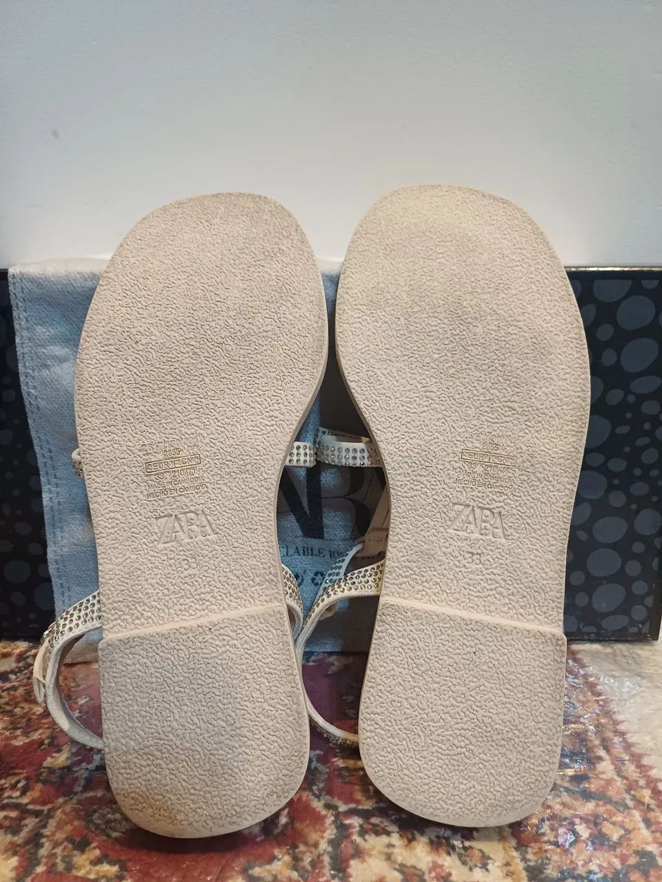 Sandália infantil Zara semi-nova off-white com strass,  tam.31. - Foto 5