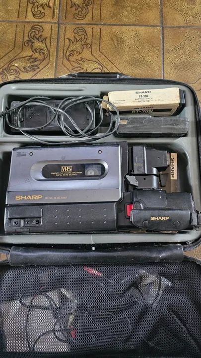 Filmadora Sharp flying erase heab VHS , P/consertar , Ler Descrição (Usado)