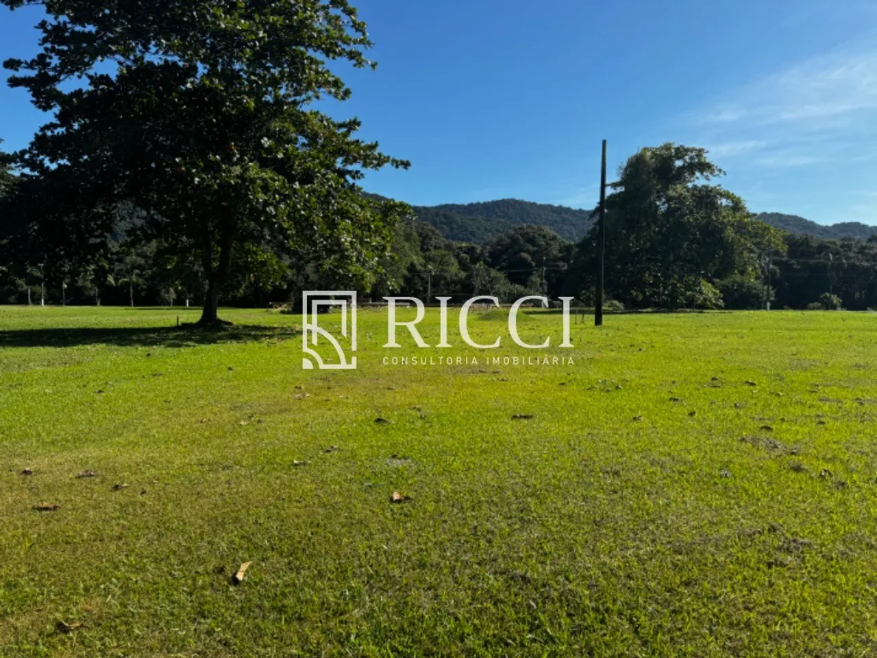 Terreno de 1.200 m² em condomínio de luxo no Jardim Acapulco, Guarujá-SP: sua oportunidade