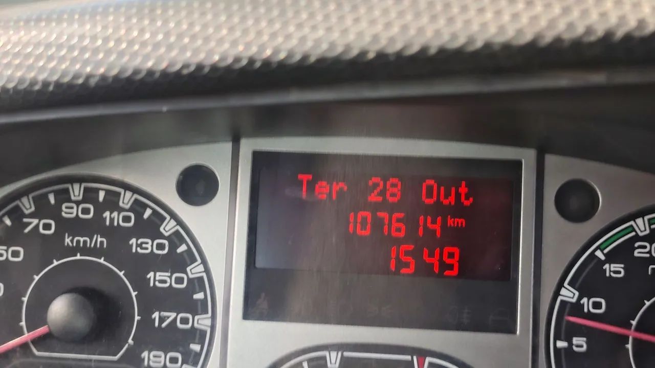 Vendo micro ônibus Iveco city class 2012/2013. - Foto 6