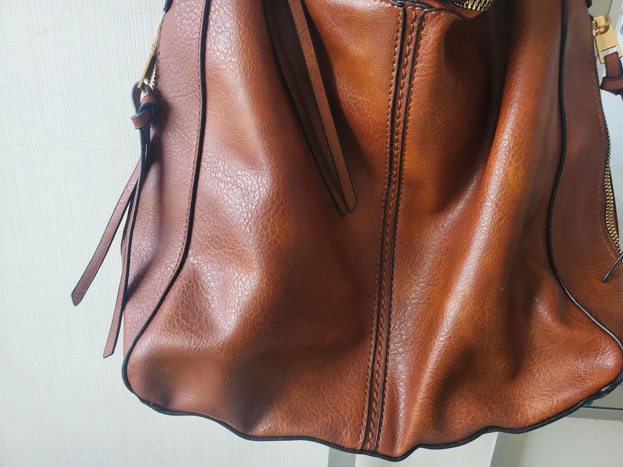 Bolsa de ombro grande estilo Hobo couro sintetico marrom  - Foto 3