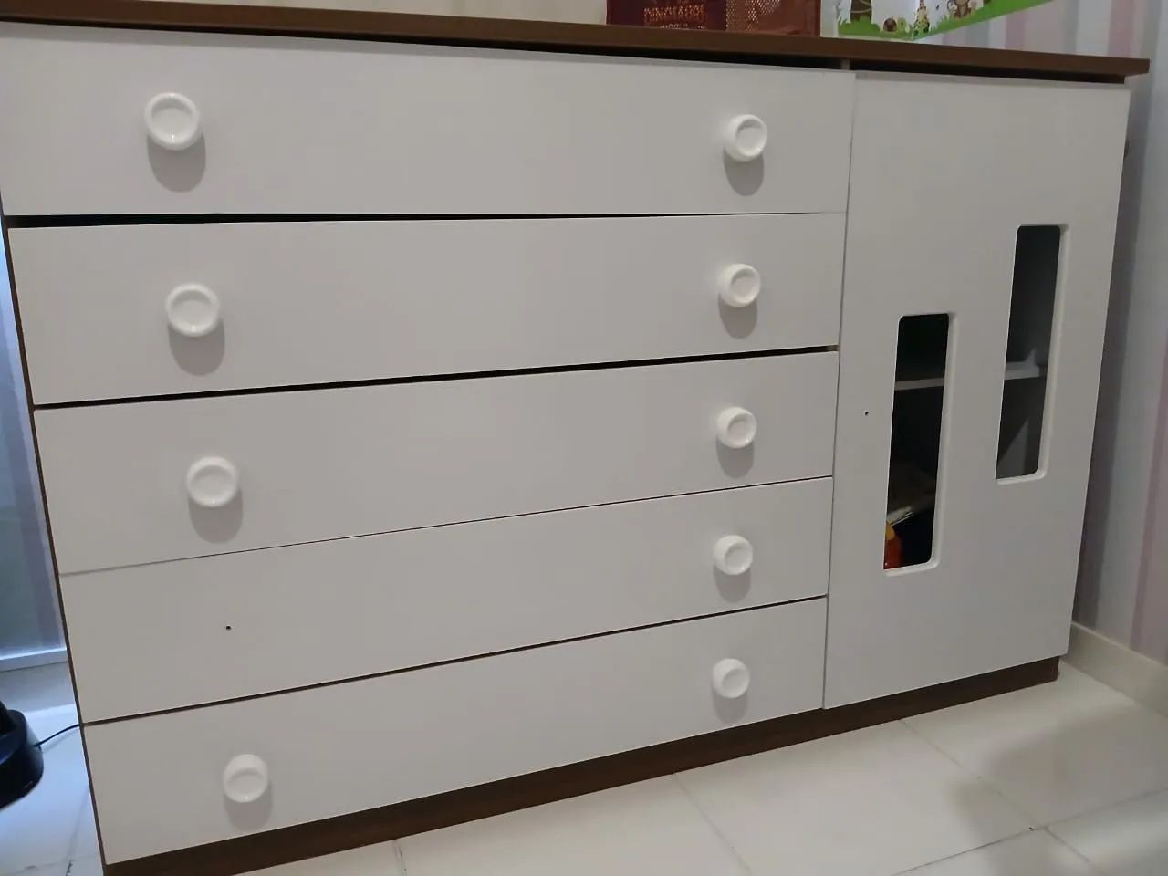 Cômoda infantil 5 gavetas e 1 porta - Foto 4