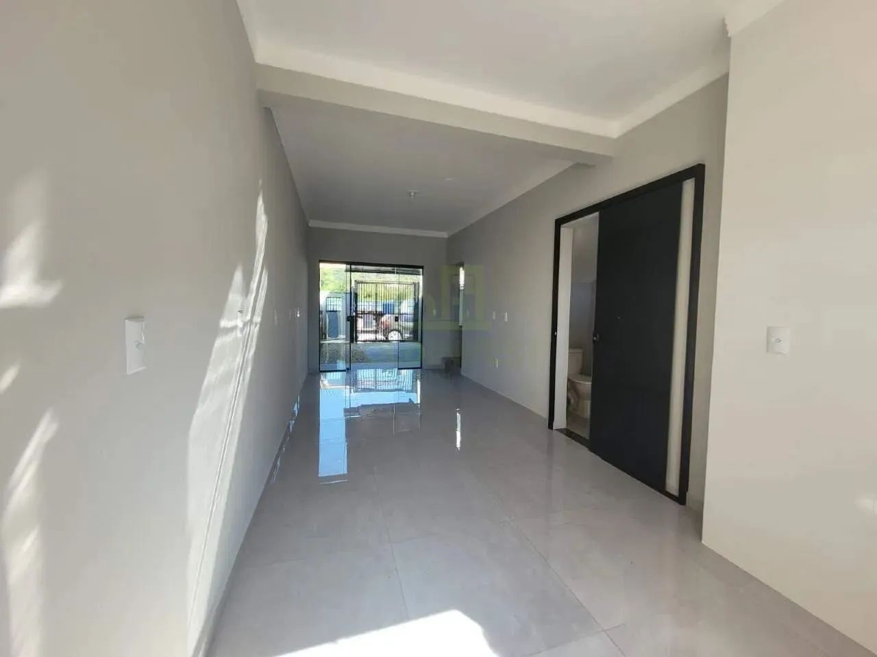 Casa com uma suíte + 1 quarto e com passagem lateral á venda no Bairro São João em Brusque - Foto 3