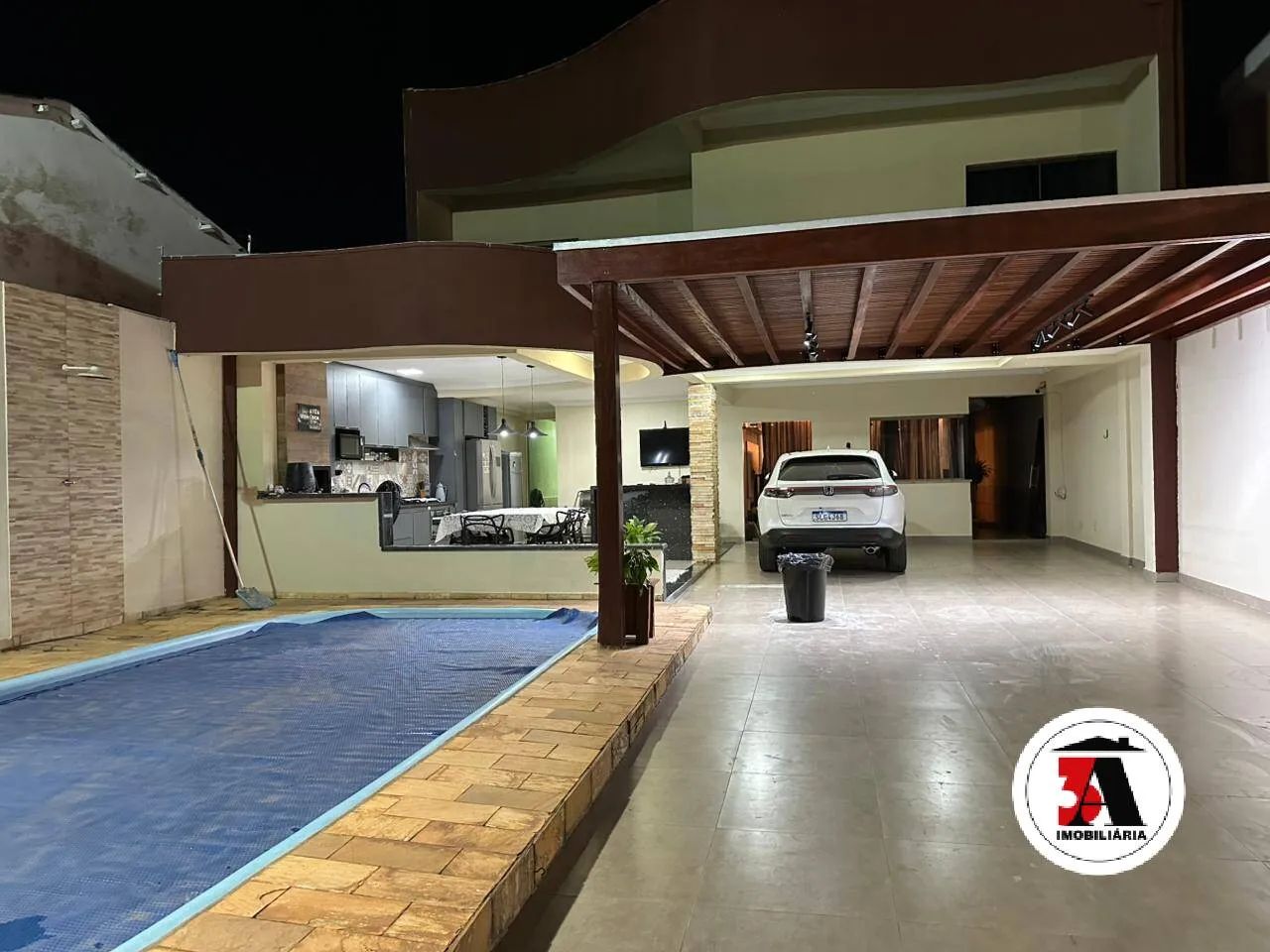 Sobrado com 300m2 e piscina Zona Sul