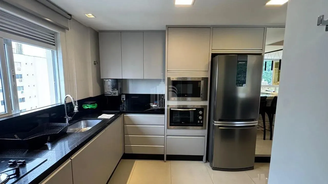 Lindo Apartamento Finamente Mobiliado no Centro de Balneário Camboriú