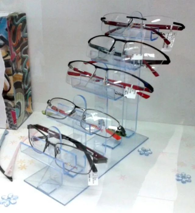 Expositor de óculos modelo escadinha. Ideal para óticas. - Foto 4