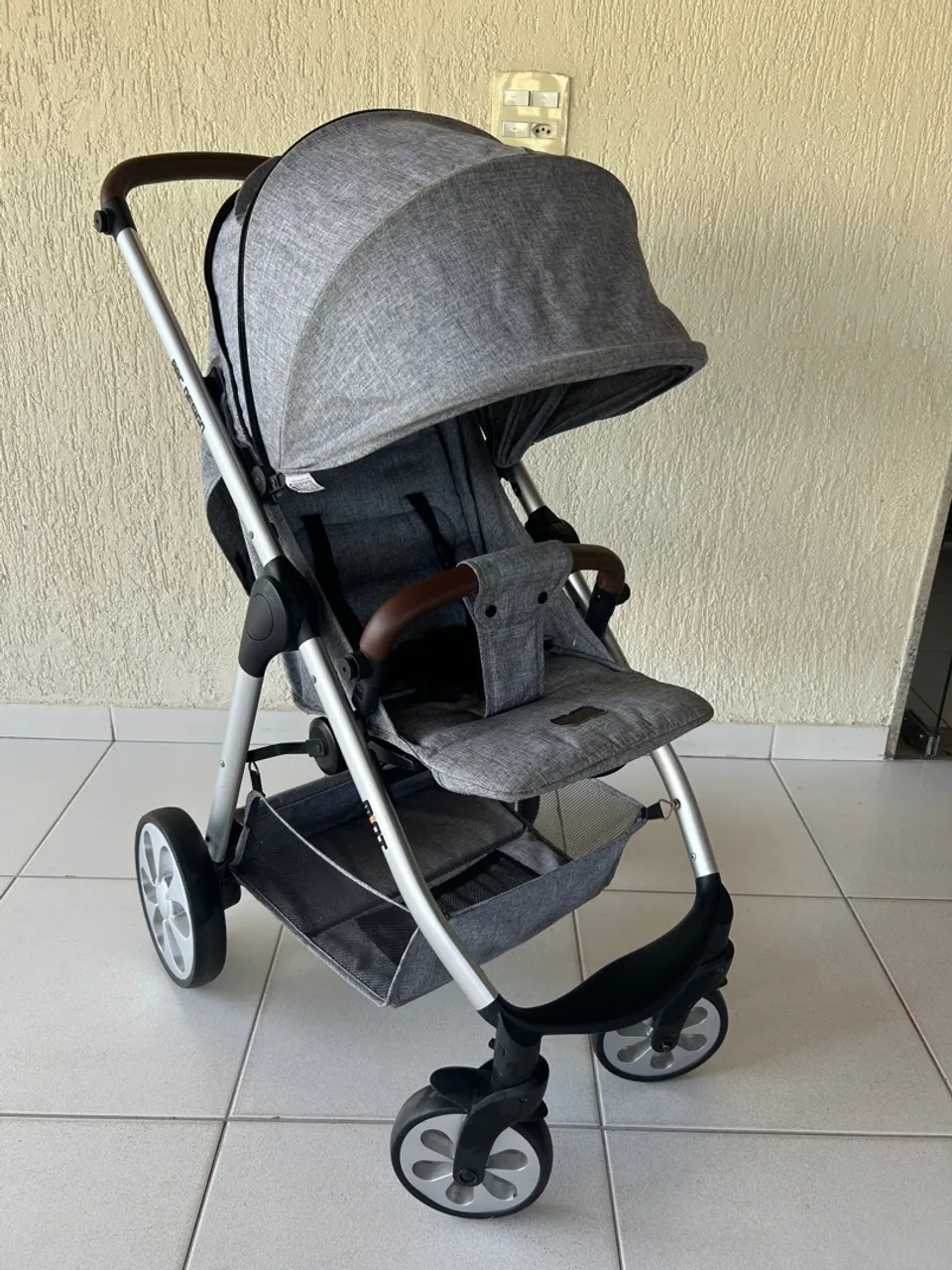 Carrinho de Bebê Cinza - Design Moderno (Marca ABC Design)