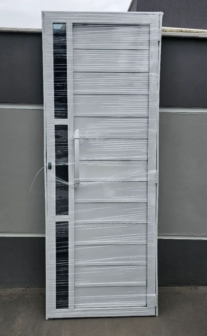 Porta de Alumínio Branca 210 X 80 Cm com Vidros Fumê lacrada puxador  - Foto 4