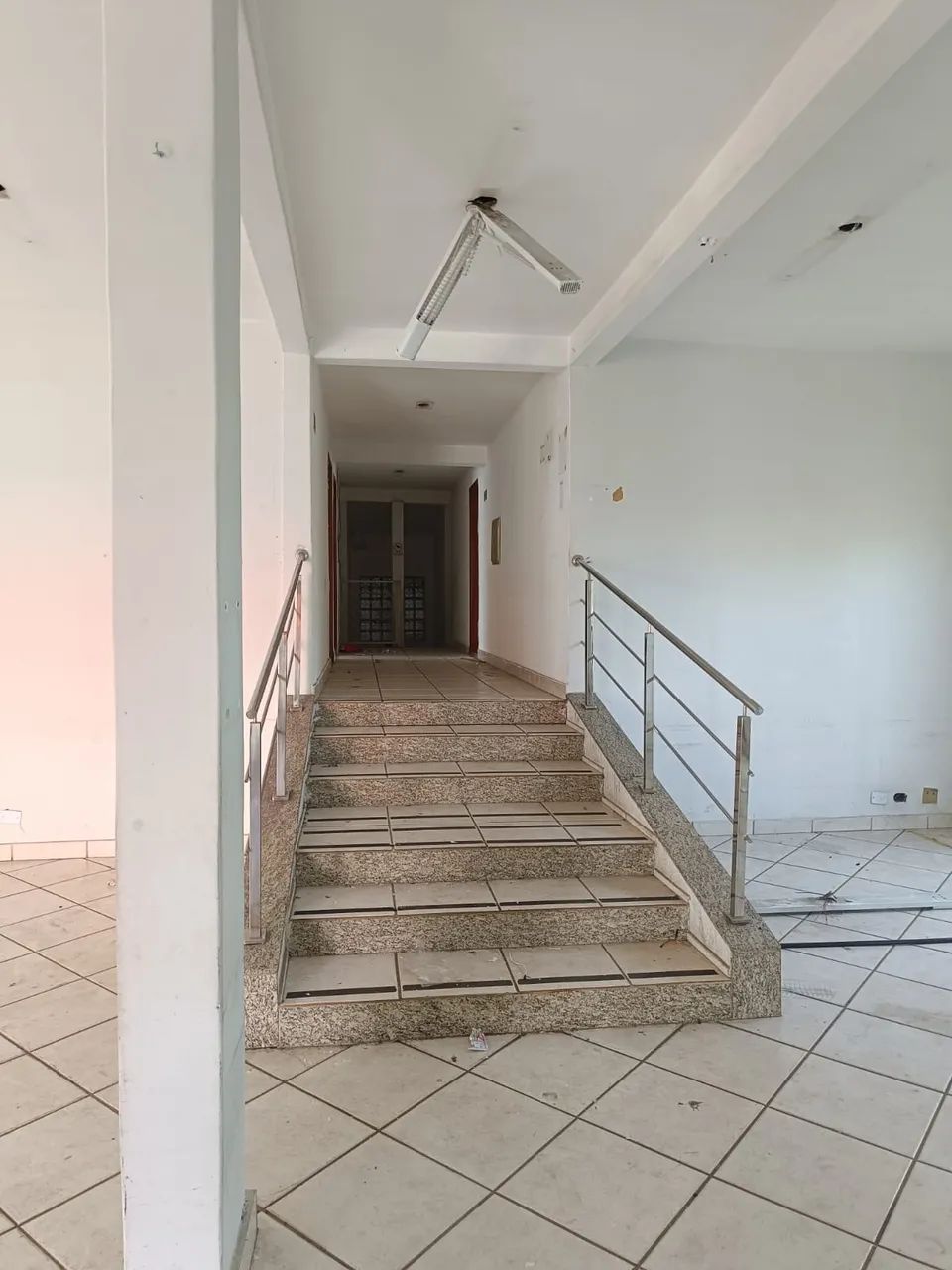 PRÉDIO COMERCIAL - na BR -153 COM 7 SALAS - Foto 2