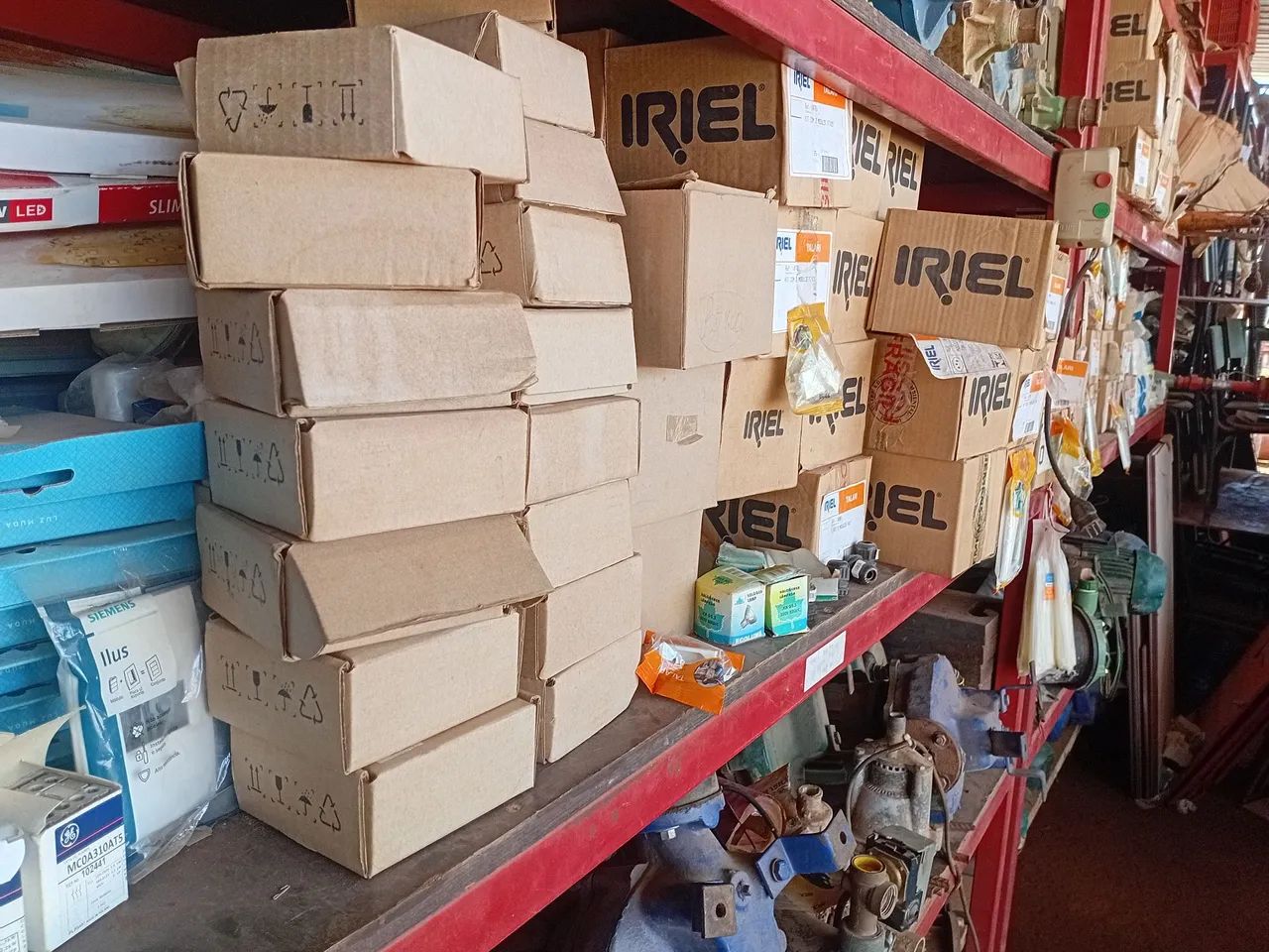 Toda a linha de material elétrico - Iriel 