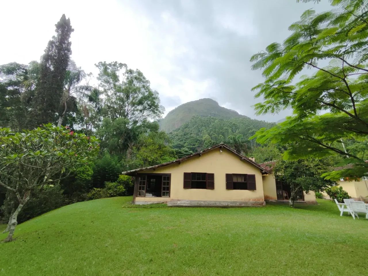 180.000 m2 de natureza à venda em Teresópolis, Vargem Grande, perto do Hotel Le Canton.
