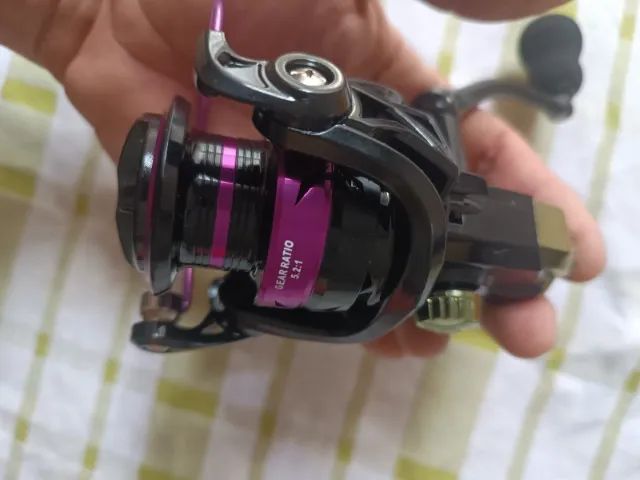 Molinete para pesca serie 2000YLX novo na caixa - Foto 3