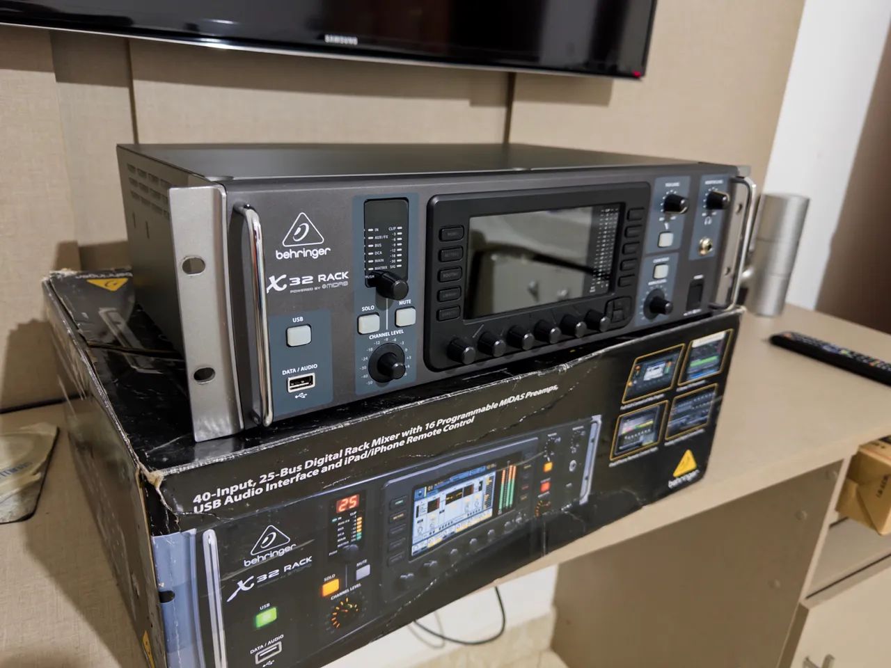 Mesa de som Behringer x32 Rack