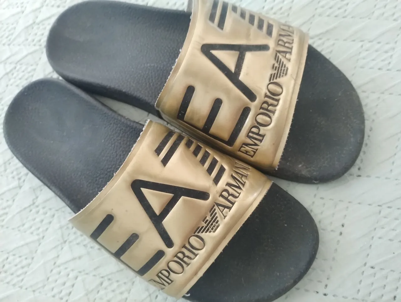 Chinelo Emporio Armani EA7 Dourado