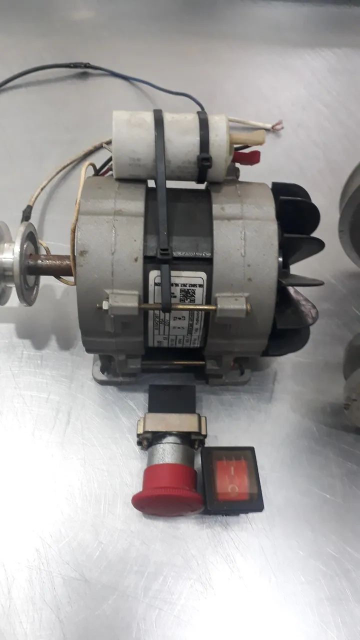 MOTOR HERCULES 220v 1/4 CV usado
