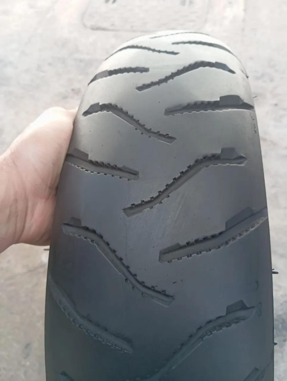 Pneu traseiro marca michelan