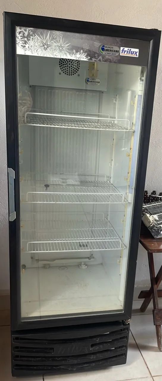 Expositora de bebidas seminova com garantia 220v. Funcionando perfeitamente 