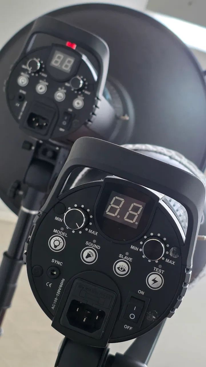 Duas tochas Godox De 300 com rádios - Foto 4