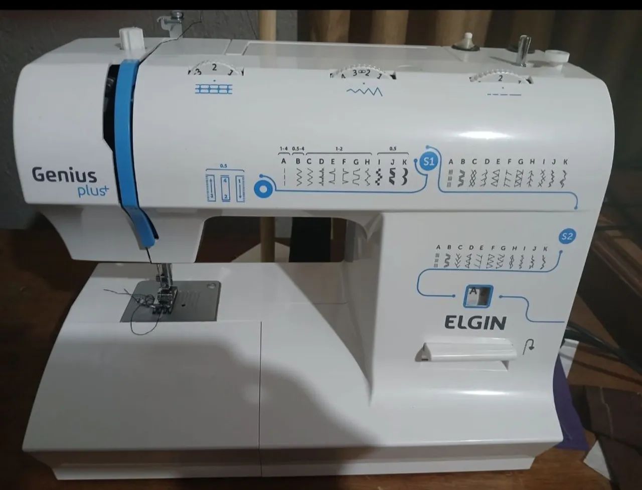 Máquina de Costura Elgin Genius Plus