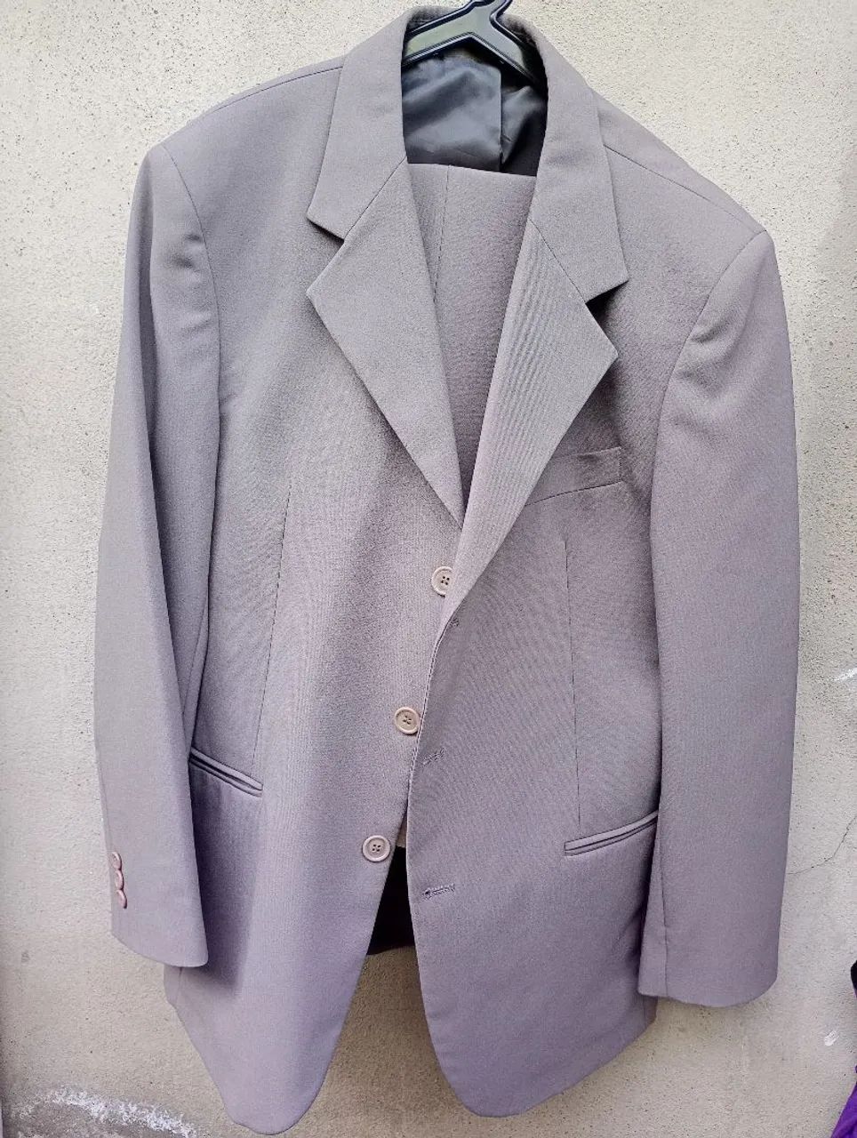 CALÇA E TERNO DE COR CINZA SEMI NOVO - Foto 3