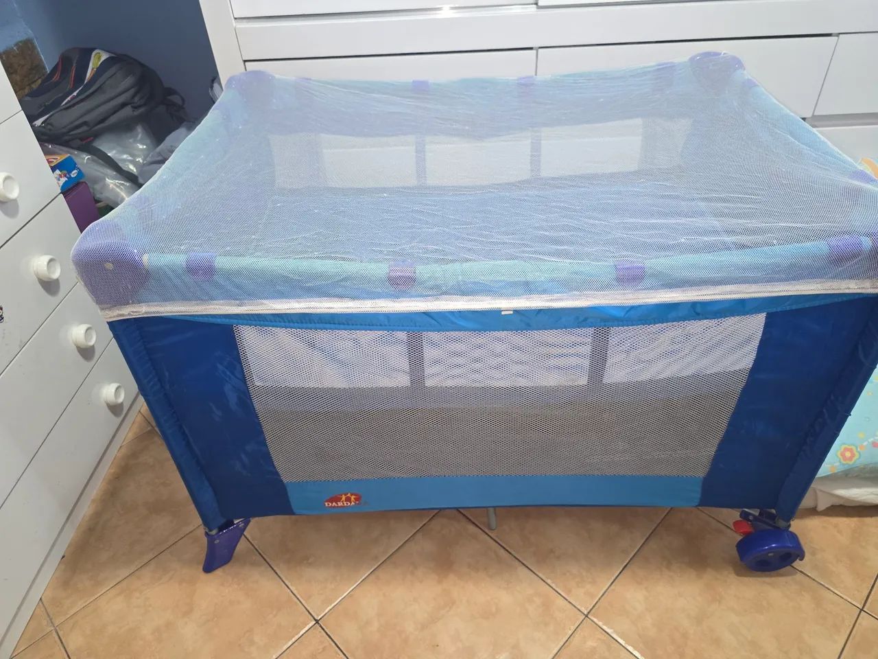 Berço Portátil Azul com Mosquiteiro - Foto 4