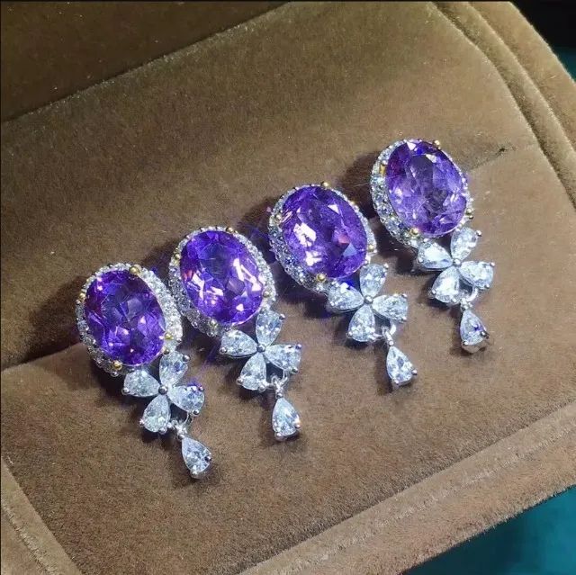Lindo par de brincos feminino roxo