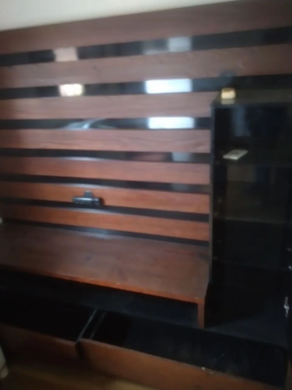 ESTANTE/RACK MULTIUSO EM MADEIRA 