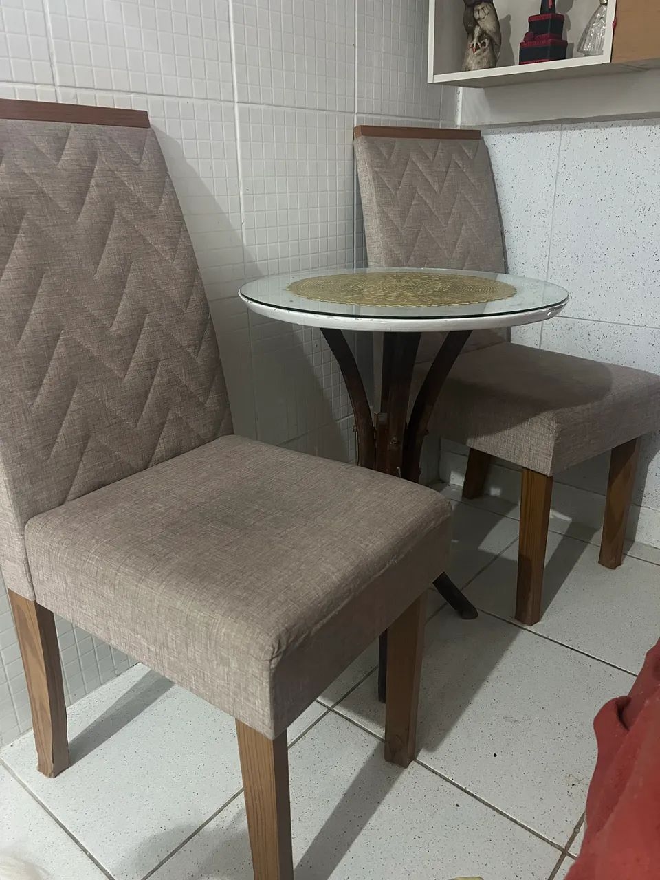 Vende-se mesa com duas cadeiras  - Foto 3
