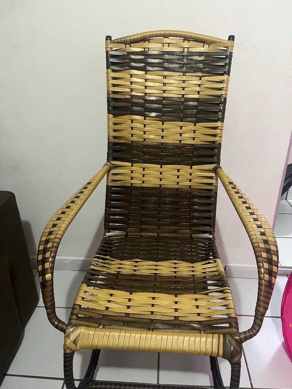 Cadeira de balanço em perfeito estado  - Foto 2