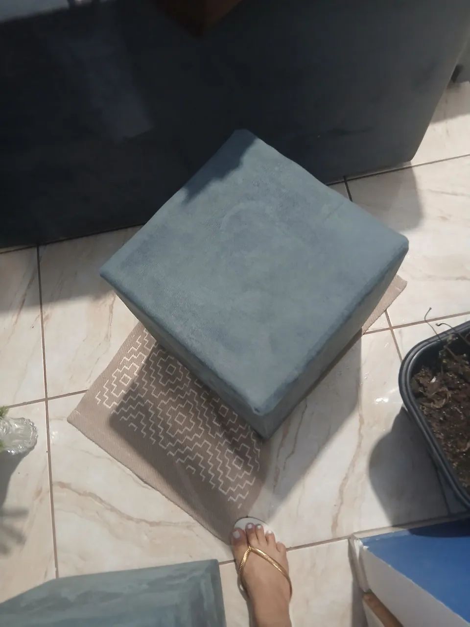 Vendo dois pufe pequenos 