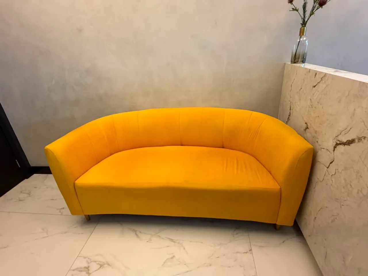 Sofá Mostarda - Design Moderno e Sofisticado - Foto 2