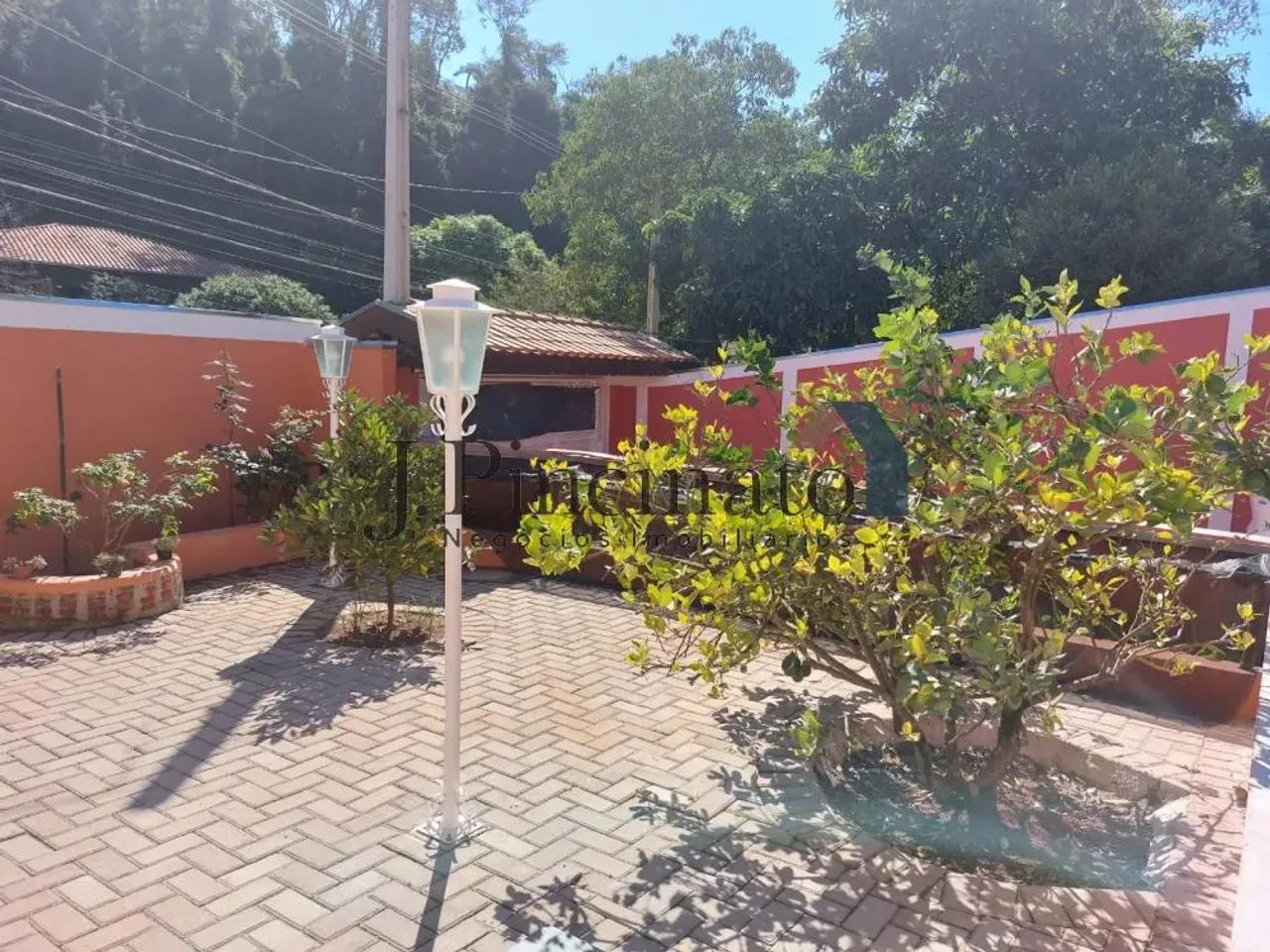 Casa térrea com 01 quarto no bairro da roseira - caxambú - jundiaí/sp.