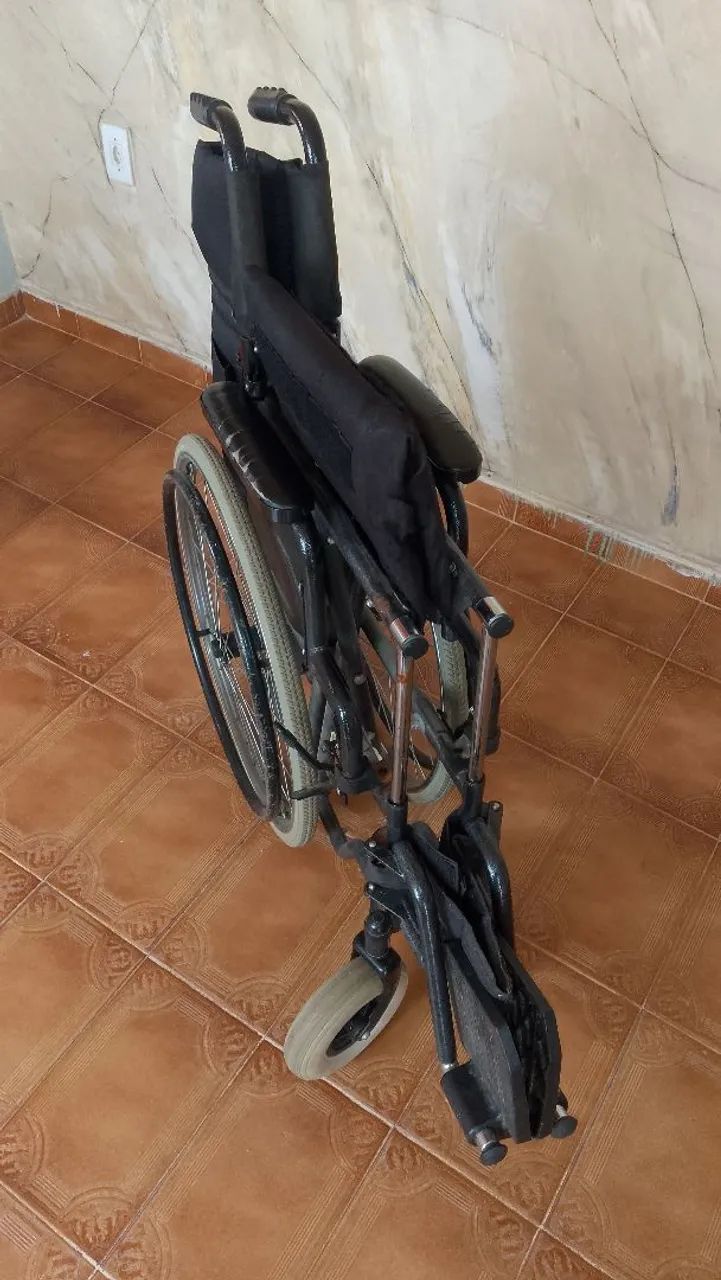 Cadeira de Rodas - Foto 3