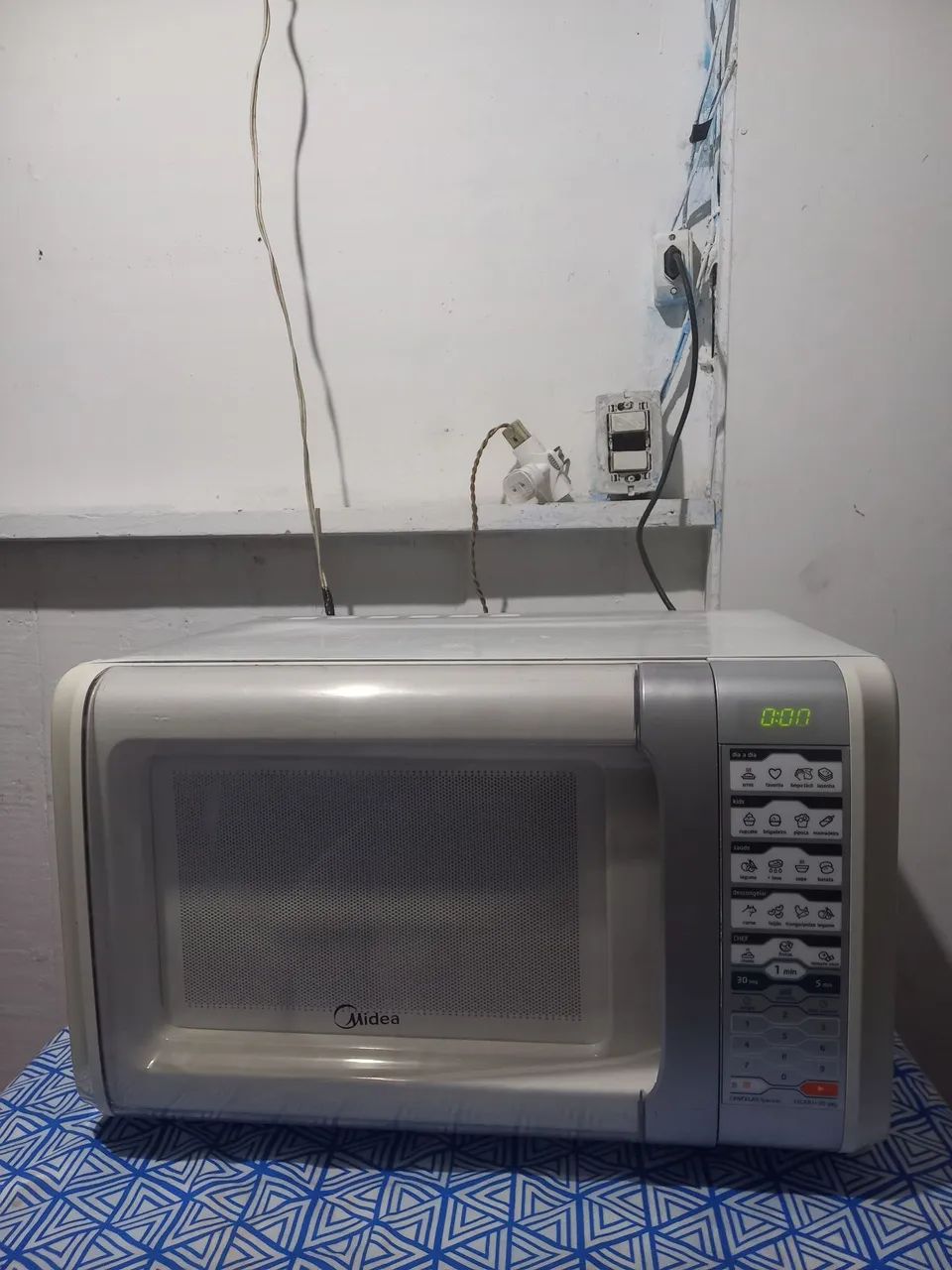 Micro-ondas Midea 31 litros com 3 meses de garantia 