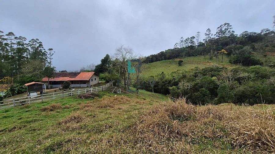 CHÁCARA FORMADA COM NASCENTE E LAGO NO PARAIBUNA EM CUNHA-SP