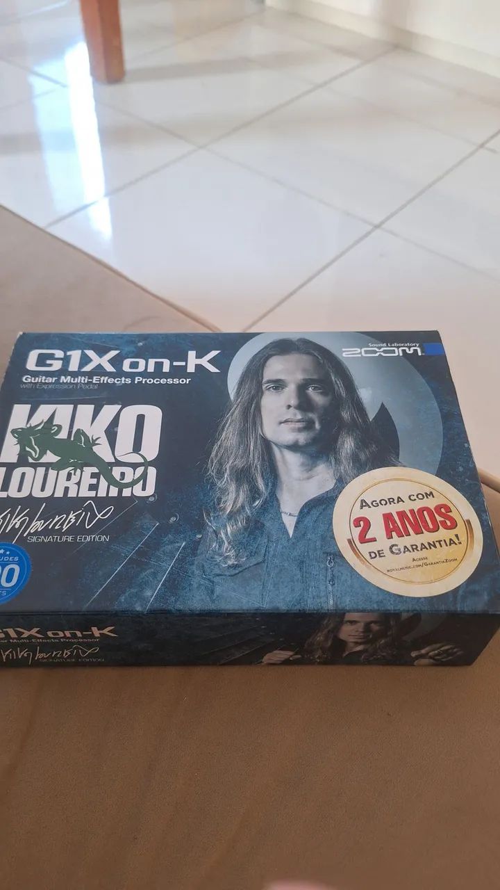 Pedaleira de guitarra G1X on Kiko Loureiro