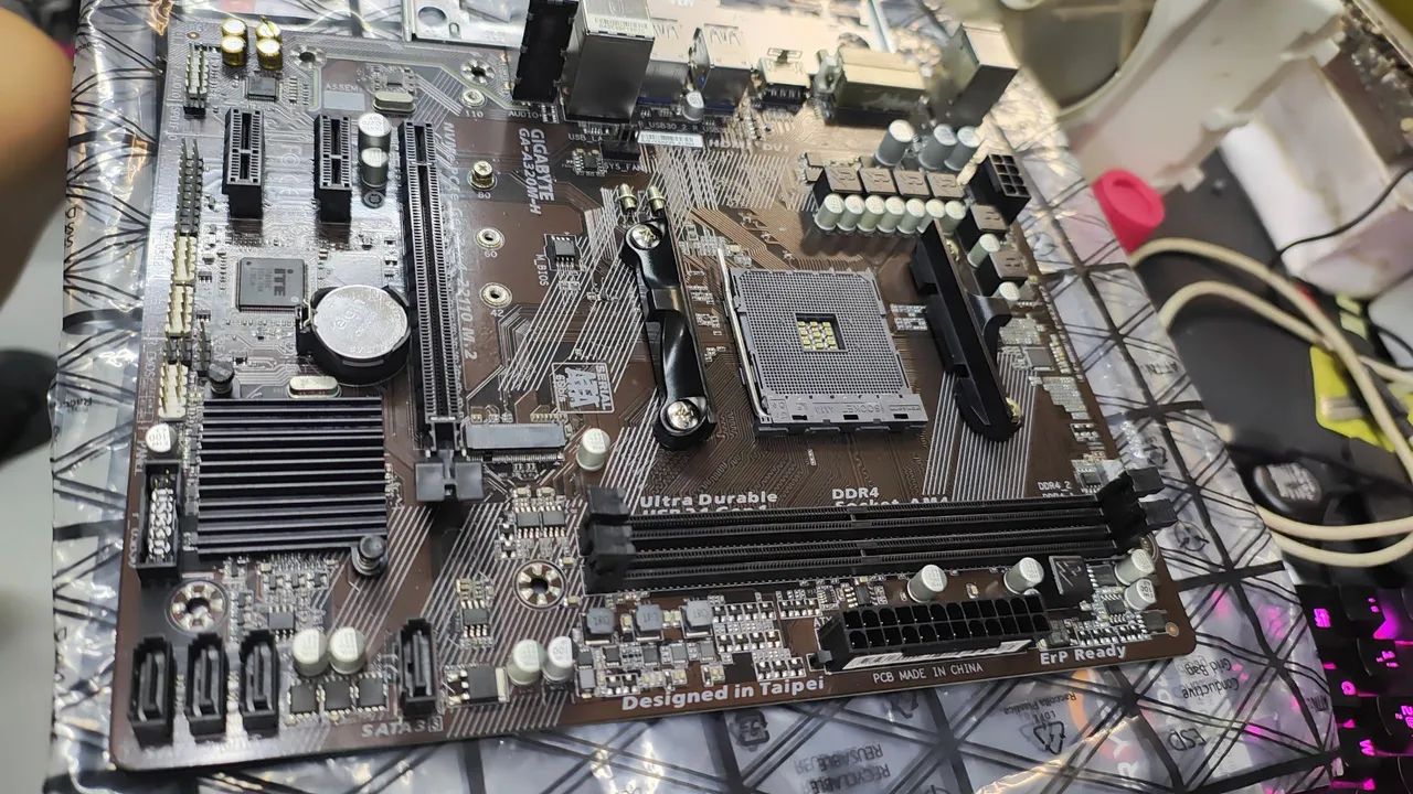 Placa mãe am4 gigabyte a320 AMD Ryzen  - Foto 3