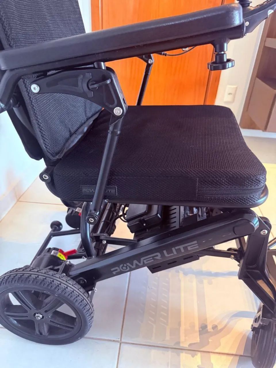 Cadeira de Rodas Motorizada Power Lite Compact Pop | Usada 1 vez - Foto 2