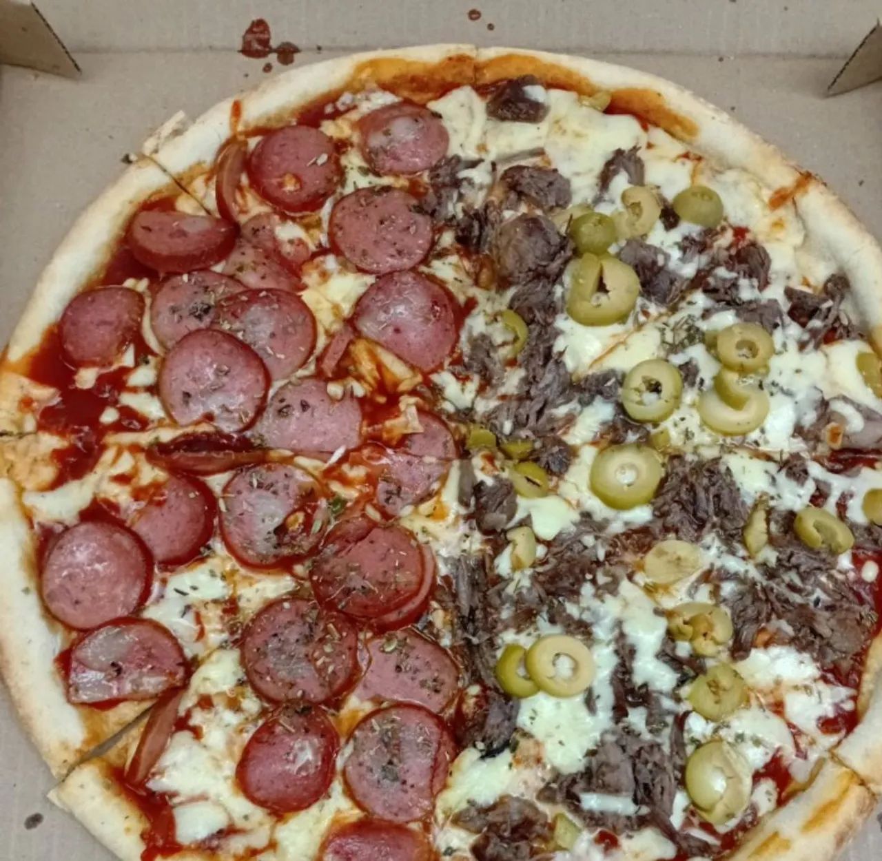 VAGA PARA PIZZAIOLO E COZINHEIRO COM EXPERIÊNCIA 