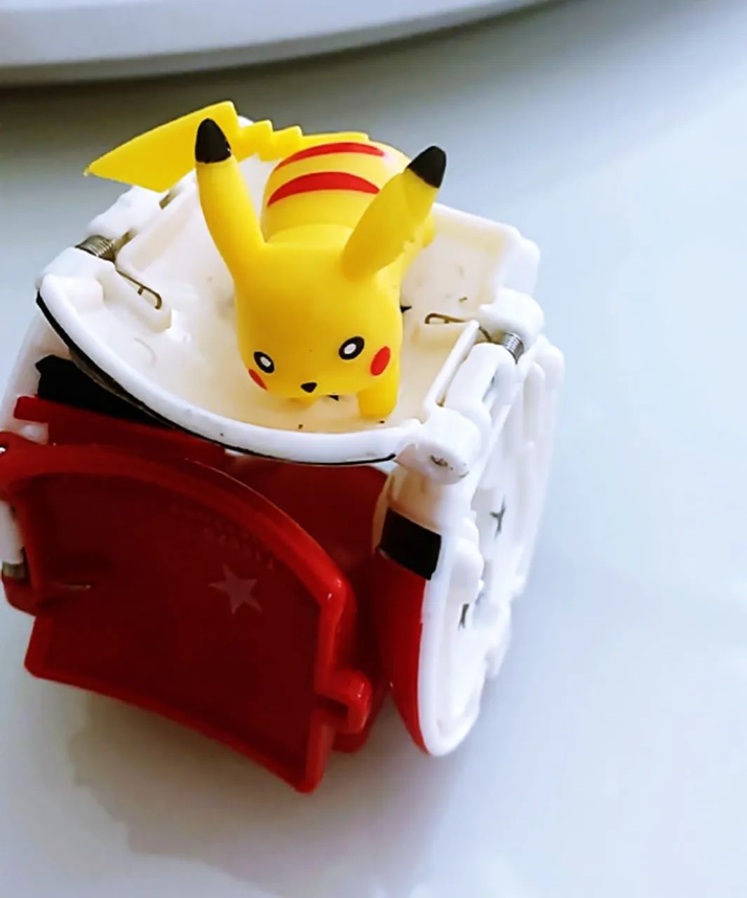 Pokémon com Pokebola - Pikachu - Action Figure Boneco Figura de Ação - Foto 4