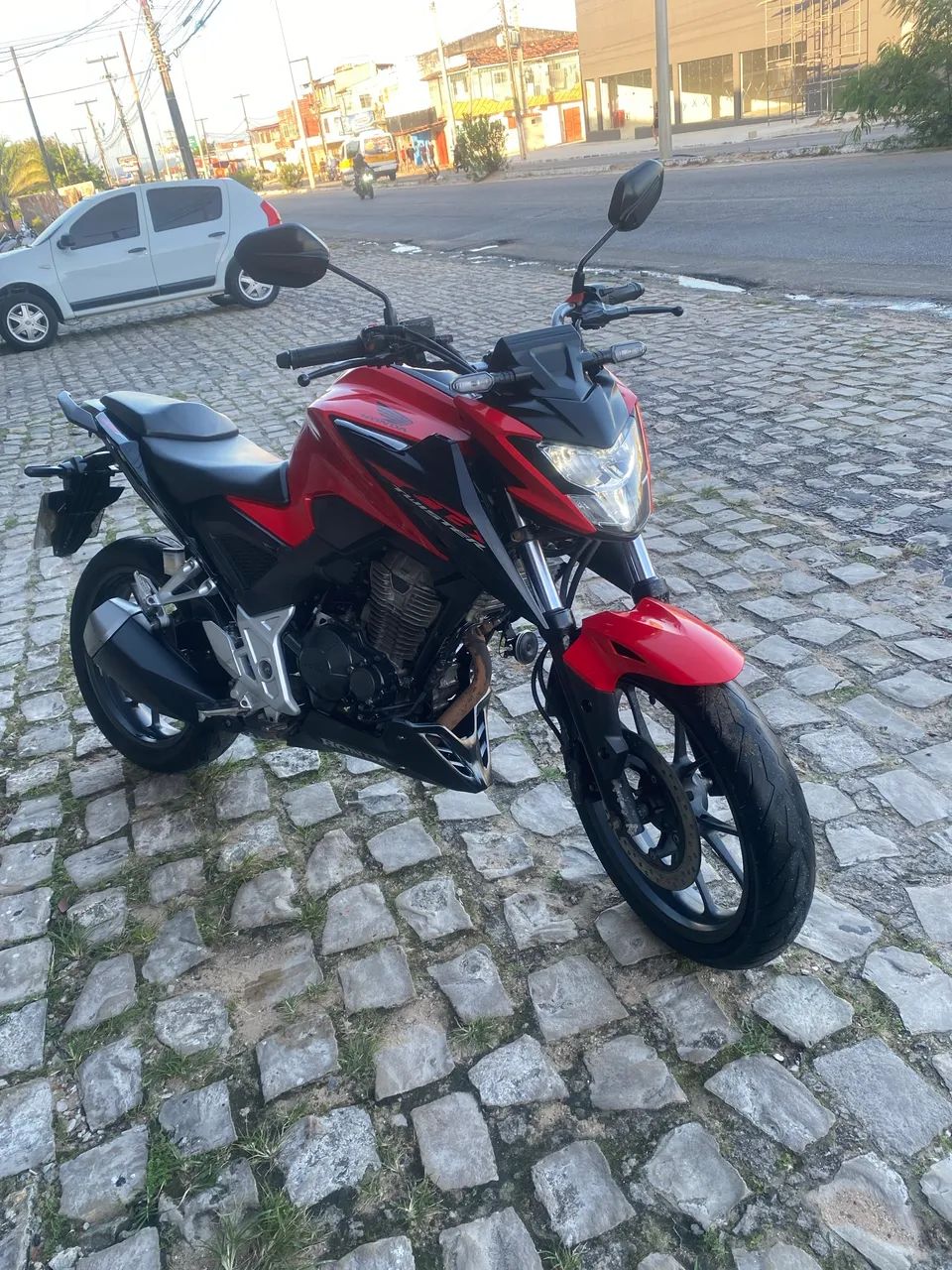 Honda cb300f 