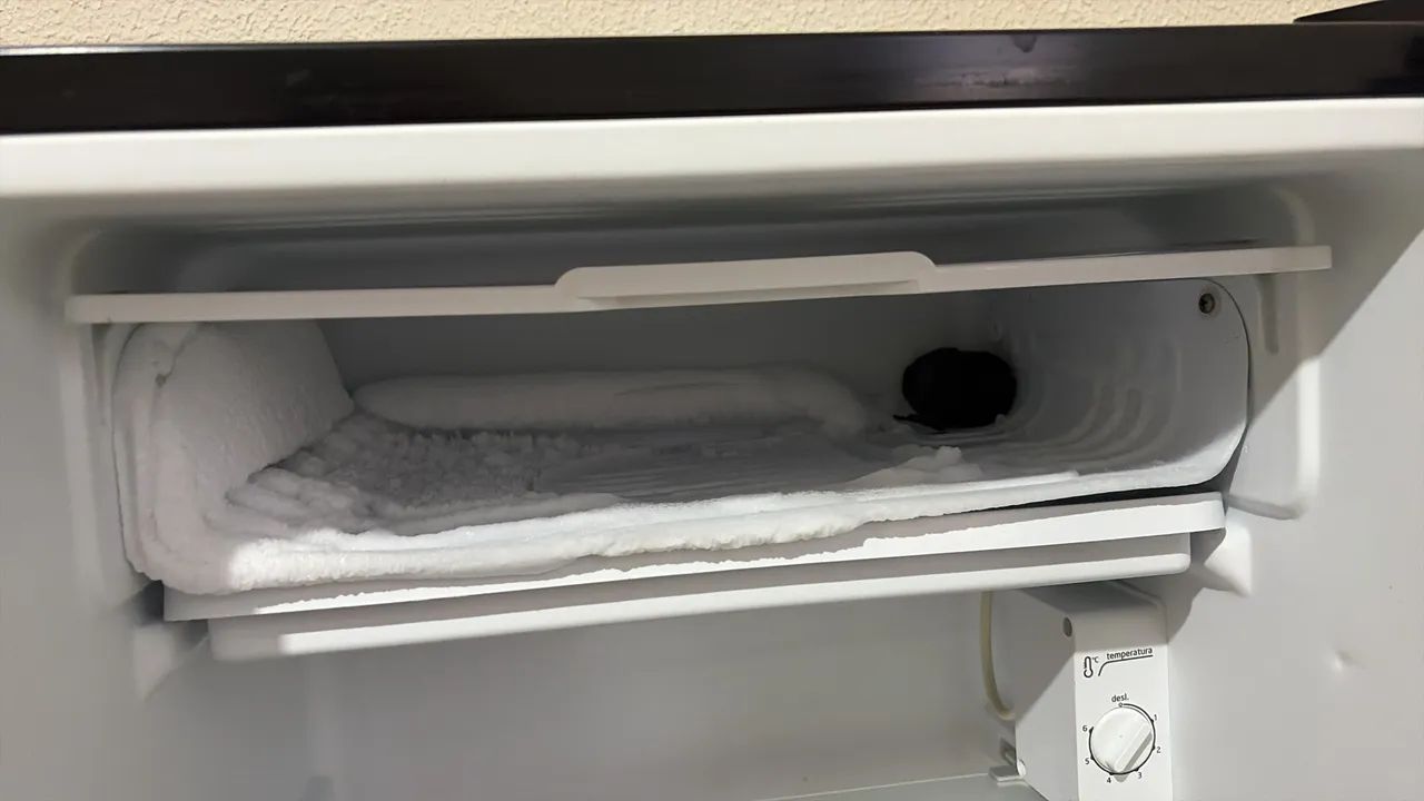Frigobar MIDEA 93L - Foto 2