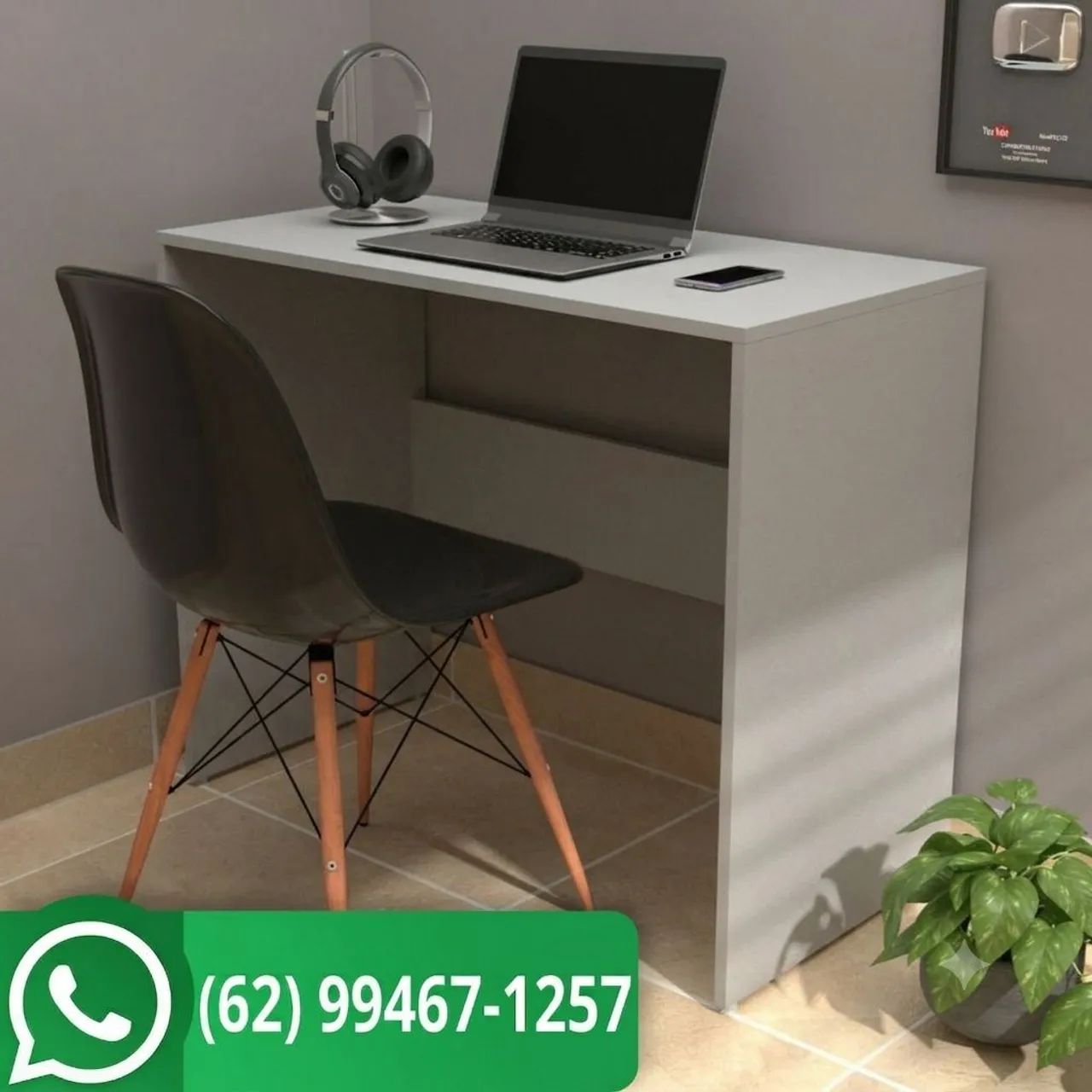 Escrivaninha estudos e notebook 