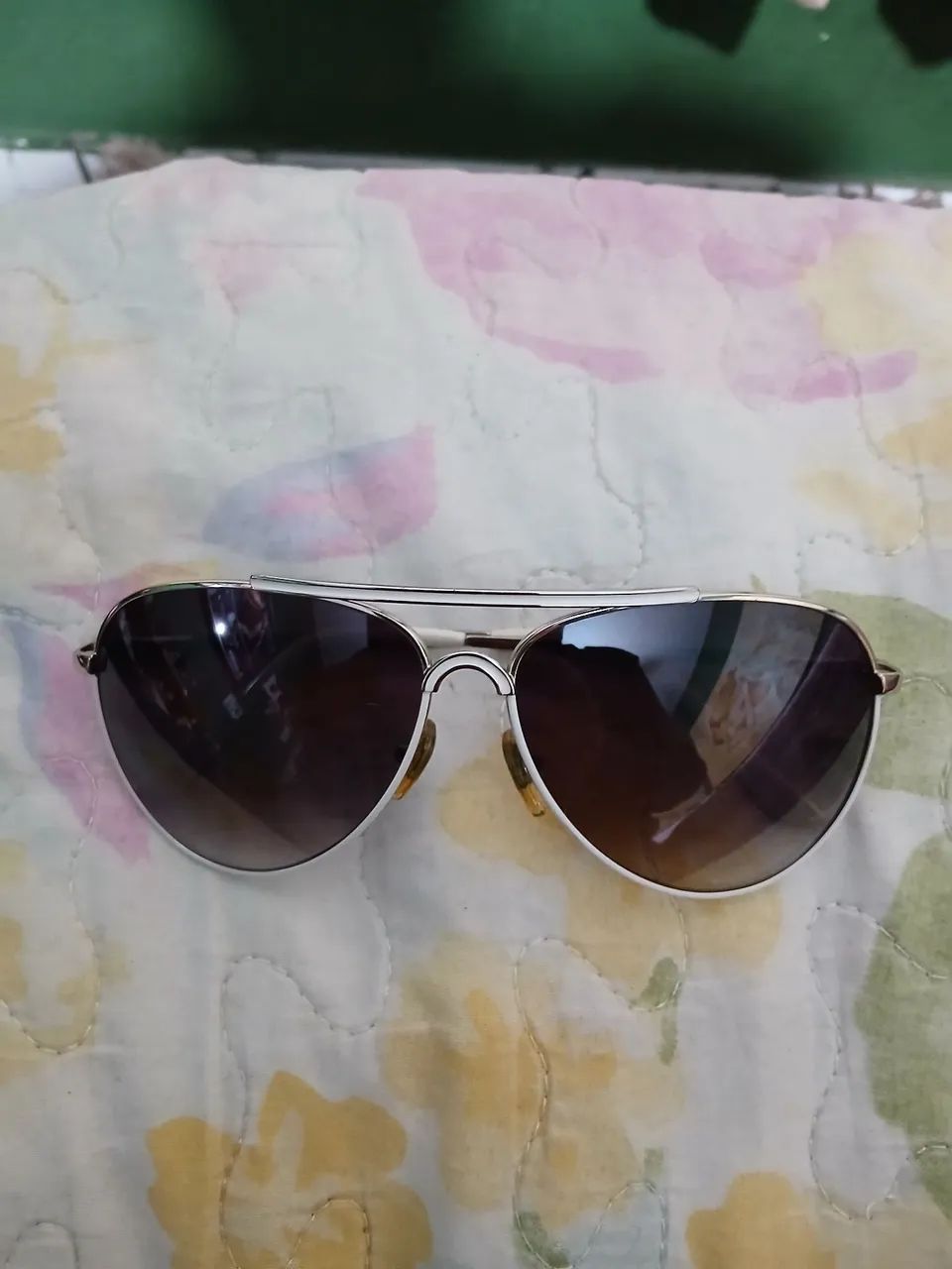 Óculos de Sol Triton Eyewear Aviador Clássico - Branco e Dourado em ótimo estado 