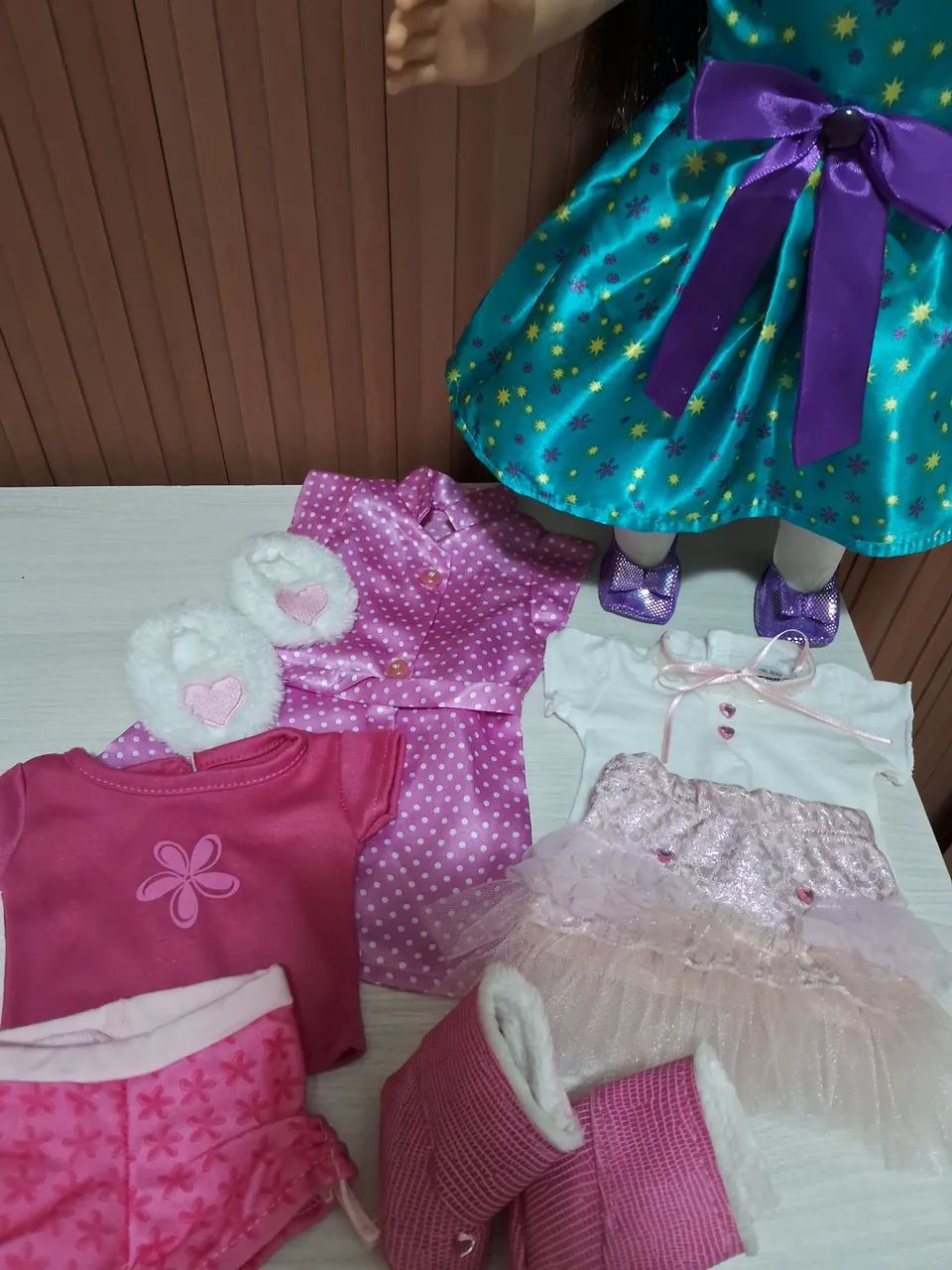 Boneca american gilr com roupinhas  - Foto 4