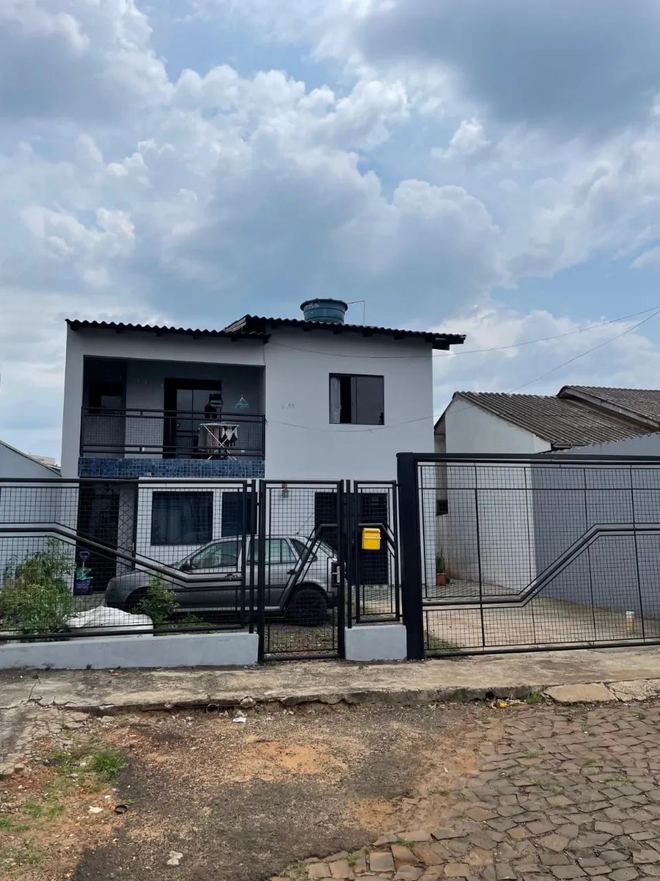 CASA SEMIMOBILIADA À VENDA EM CHAPECÓ-SC.